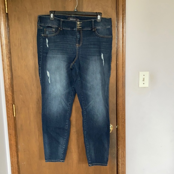 torrid Denim - Torrid distressed jegging 22T